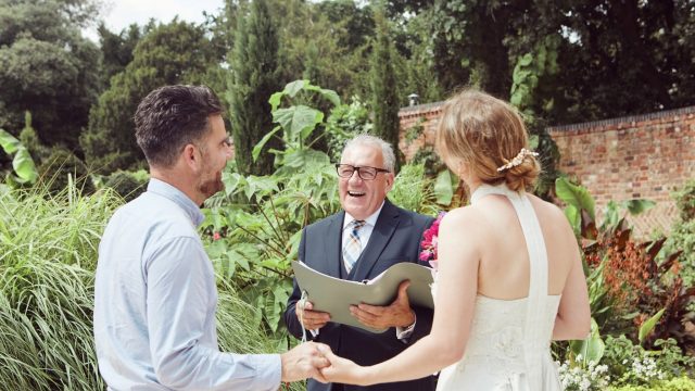celebrant-jeremy-broughton-cotswolds-huddle (1)