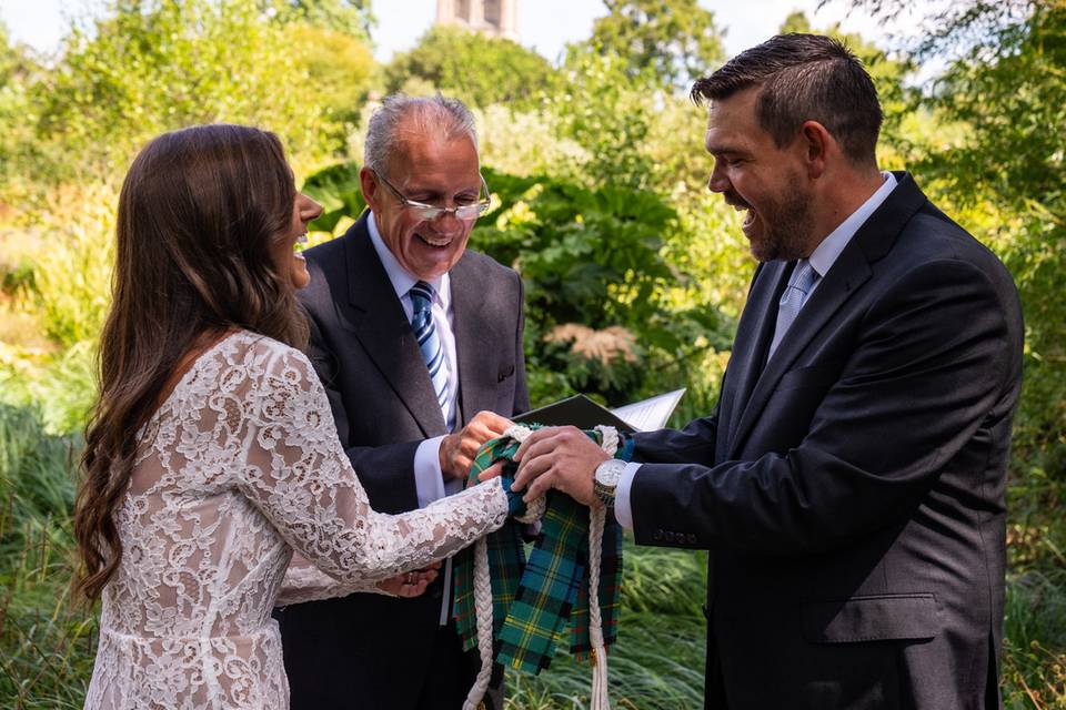 celebrant-jeremy-broughton-cotswolds-huddle (1)
