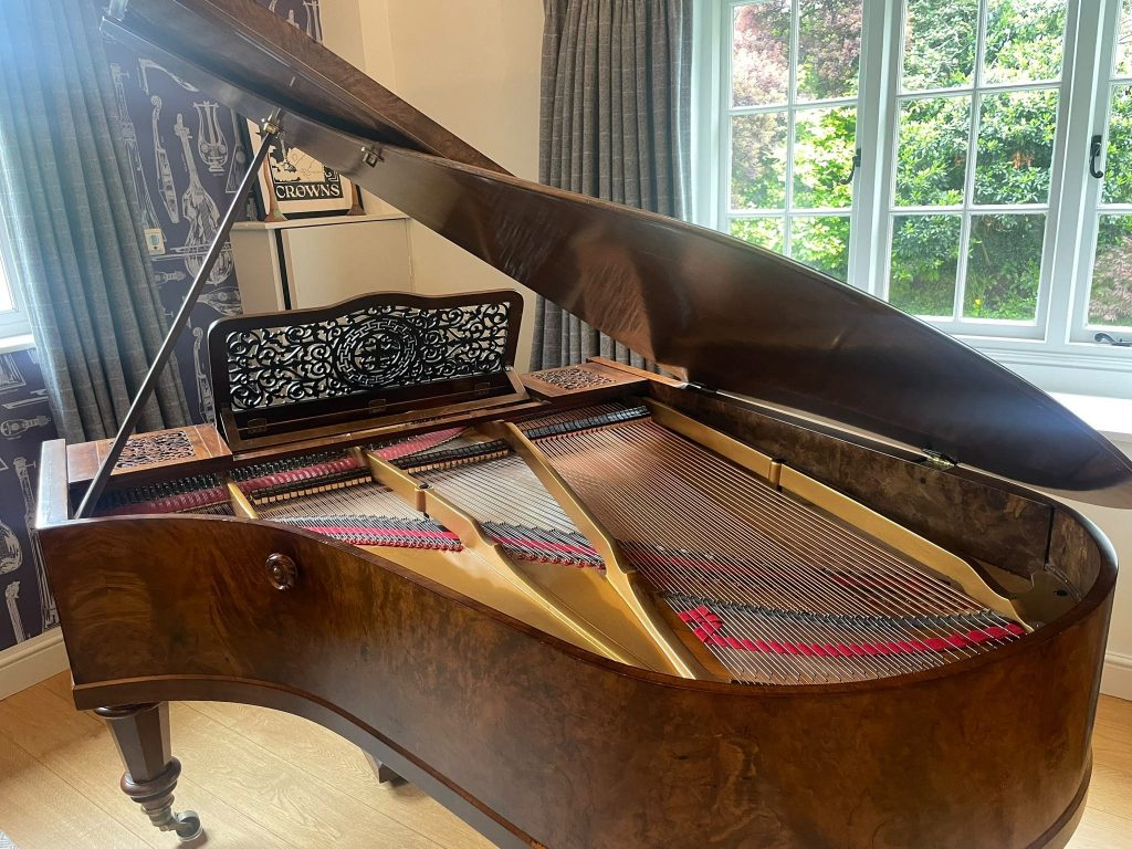 cheltenham-piano-tuning-cotswolds-huddle
