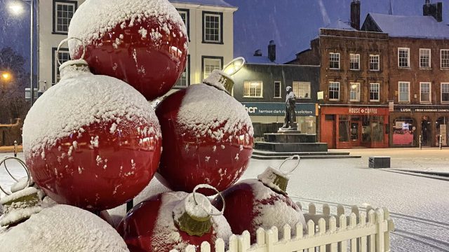 three-counties-christmas-decorators-cotswolds-huddle (17)