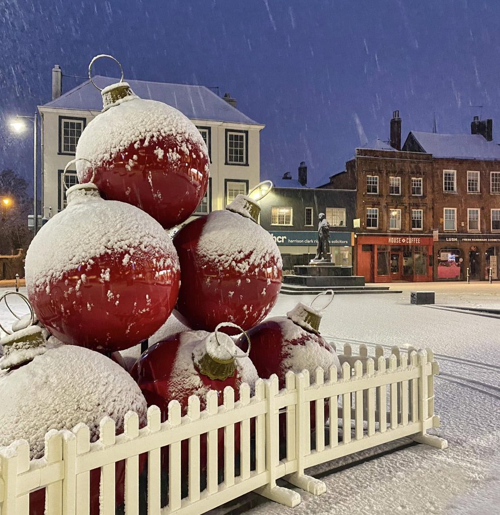 three-counties-christmas-decorators-cotswolds-huddle (17)