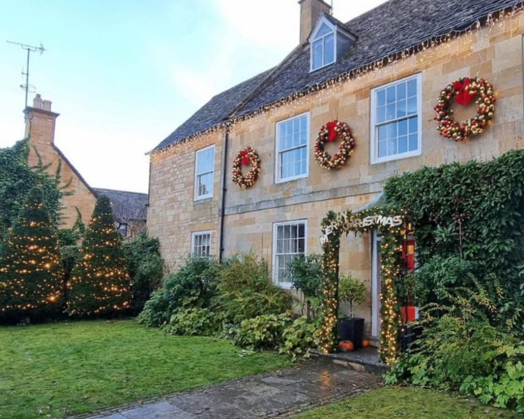 three-counties-christmas-decorators-cotswolds-huddle (4)