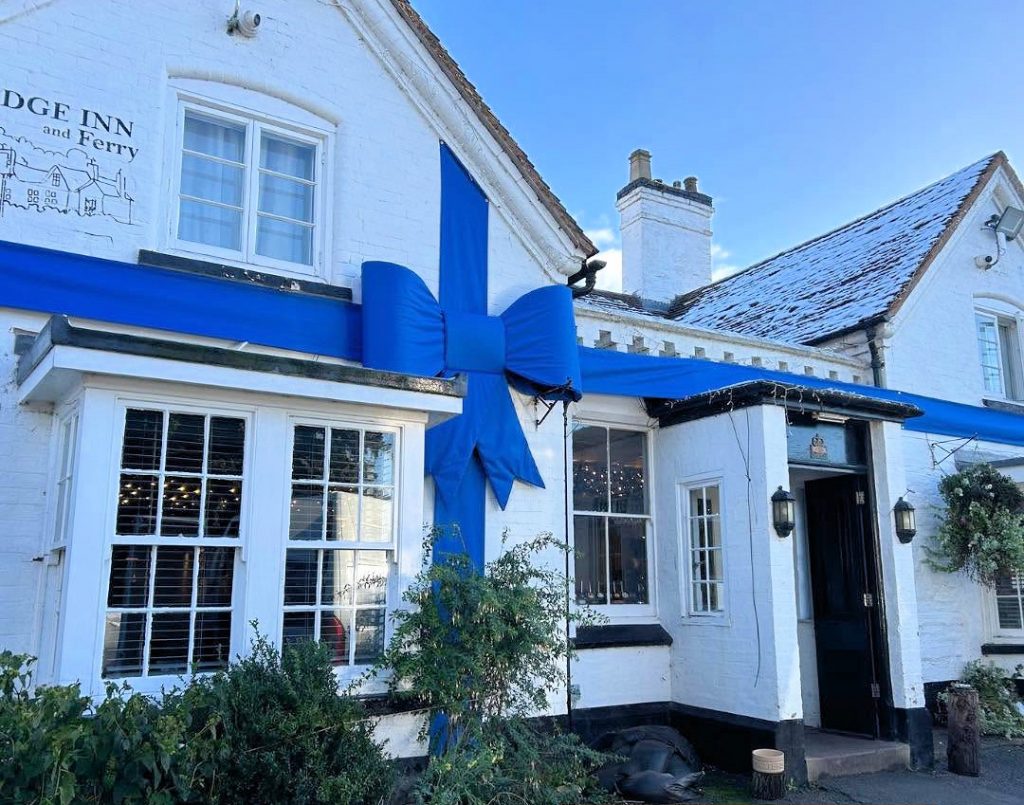 three-counties-christmas-decorators-cotswolds-huddle (5)
