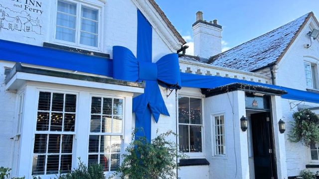 three-counties-christmas-decorators-cotswolds-huddle (5)