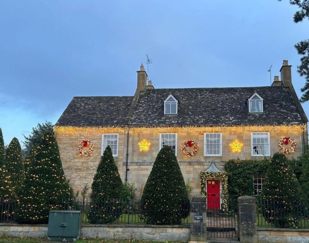 three-counties-christmas-decorators-cotswolds-huddle (6)