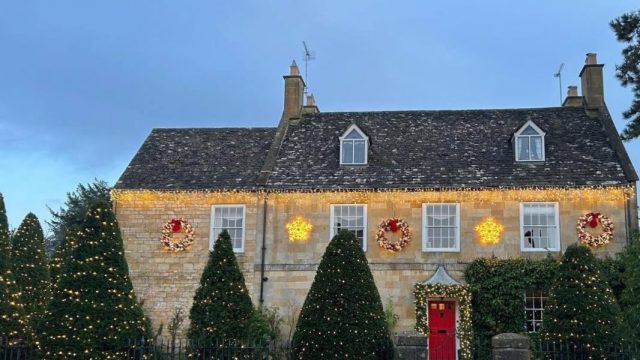 three-counties-christmas-decorators-cotswolds-huddle (6)